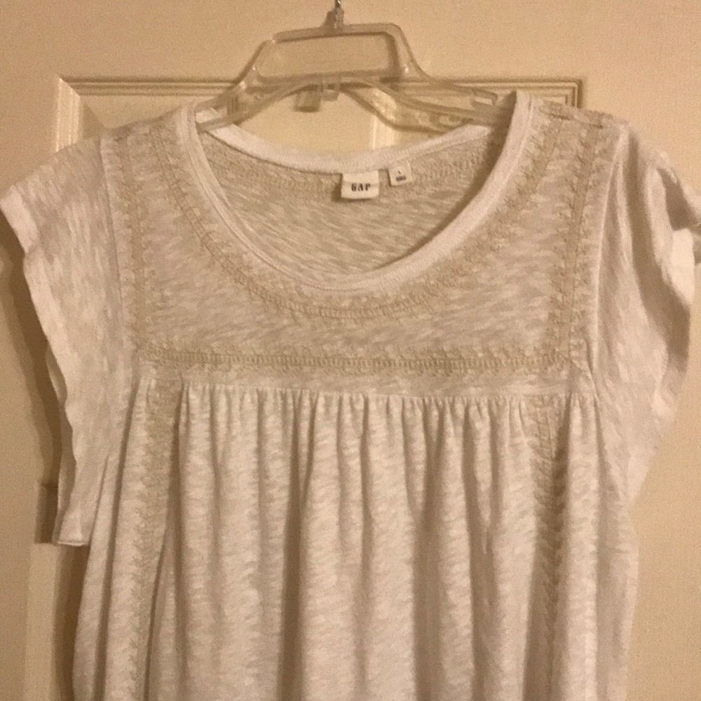 Gap flutter sleeve shirt with embroidery sz L